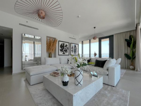 Wow, Glass-Walled Design Luxurious 2 BDR near Burj Khalifa
